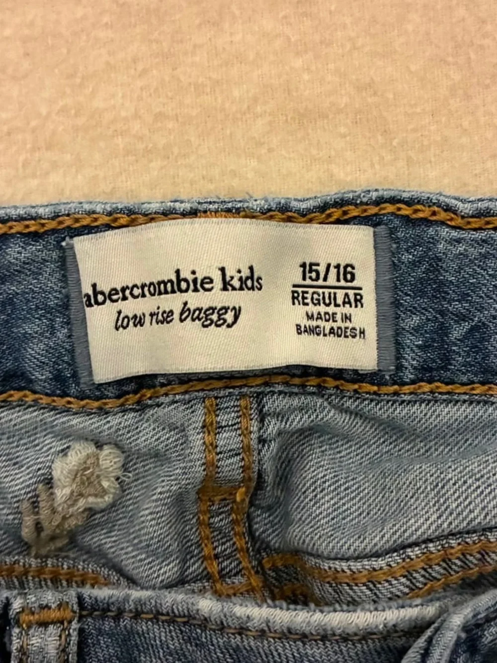 Abercrombie kids low rise baggy flowers Embroidered cargo jean 100% cotton 15/16